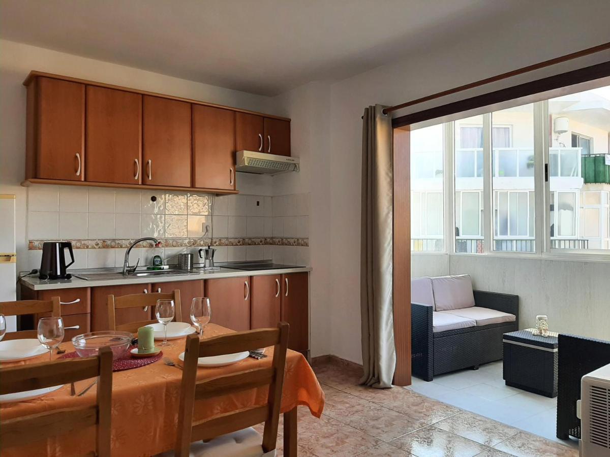 Perfectly Located Apartment With Pool Playa de las Americas  Luaran gambar